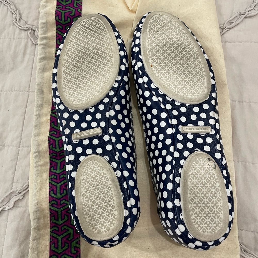 Tory Burch blue and white polka dot Minnie travel ballet flats - Picture 2 of 5